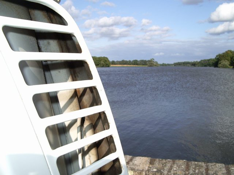 0060 pause au bord de l'étang